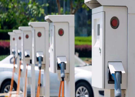 英國(guó)電動(dòng)汽車(chē)行業(yè)陷入困境，英媒：中國(guó)背鍋！